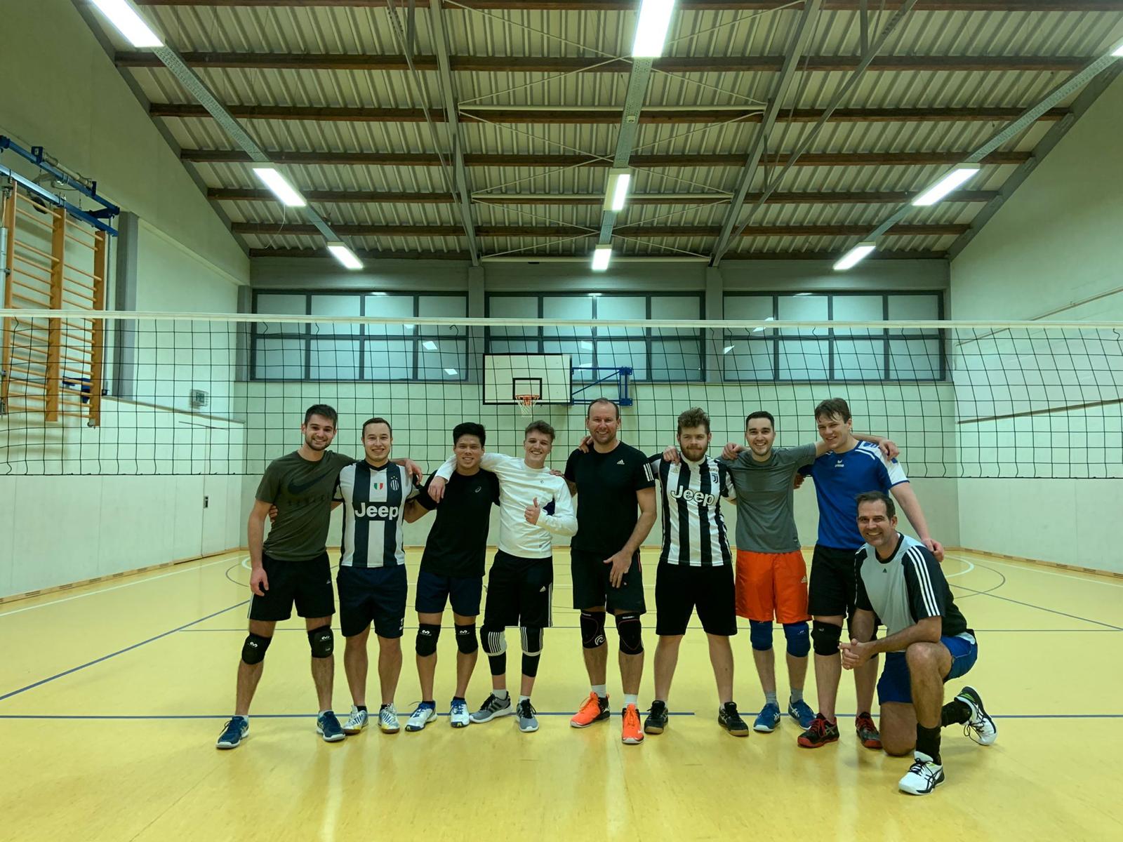 Volleyball Trainingsspiel gegen Mixed Bild 2