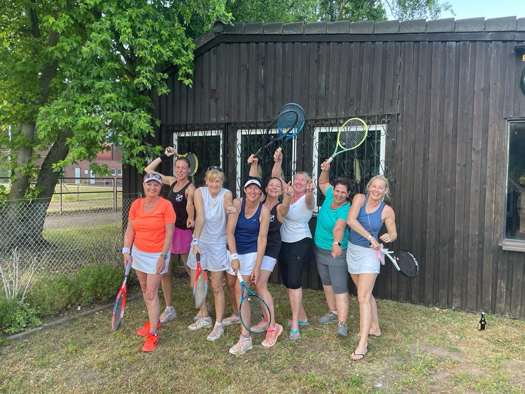 11.06.2023 Damen 40 II vs. Stadtpark Fischeln III 3